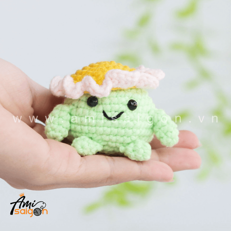 Móc khóa búp bê hoa bằng len amigurumi - Chart móc miễn phí @amisaigonvn