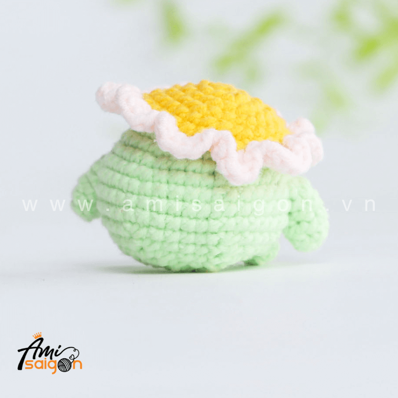 Móc khóa búp bê hoa bằng len amigurumi - Chart móc miễn phí @amisaigonvn