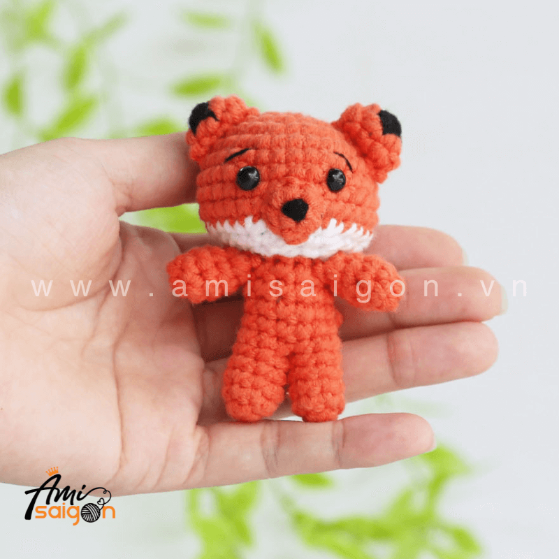 Bé cáo nhỏ xinh bằng len amigurumi - Chart móc miễn phí @amisaigonvn