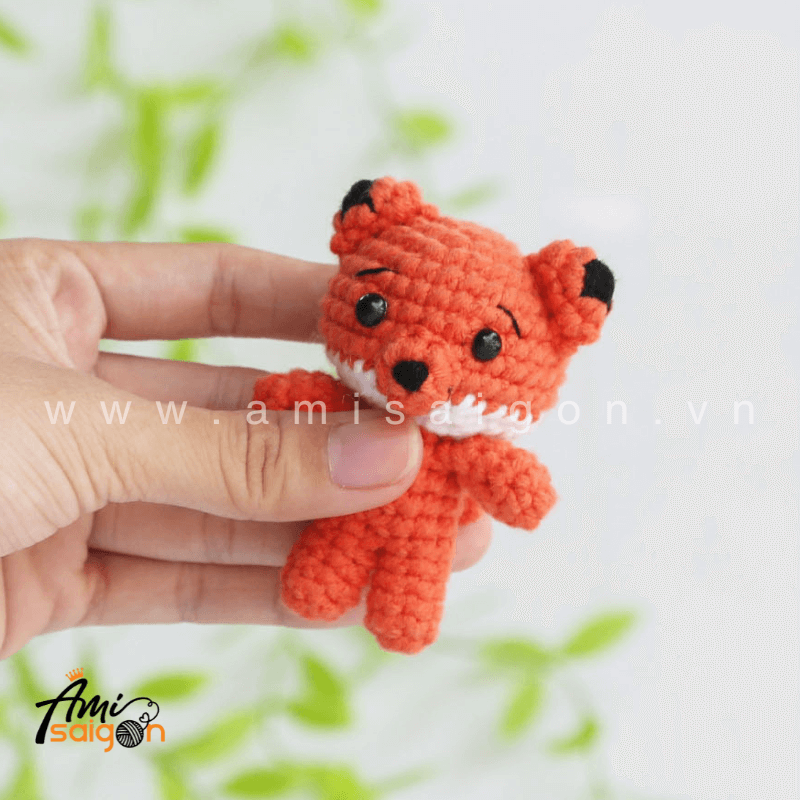 Bé cáo nhỏ xinh bằng len amigurumi - Chart móc miễn phí @amisaigonvn