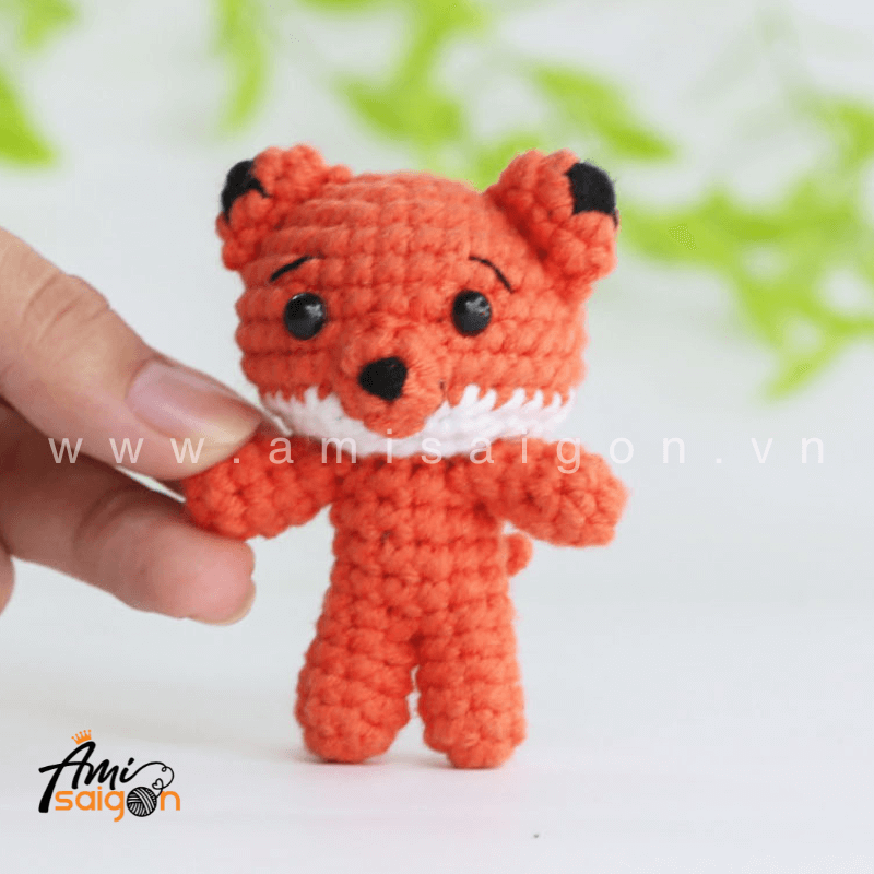 Bé cáo nhỏ xinh bằng len amigurumi - Chart móc miễn phí @amisaigonvn