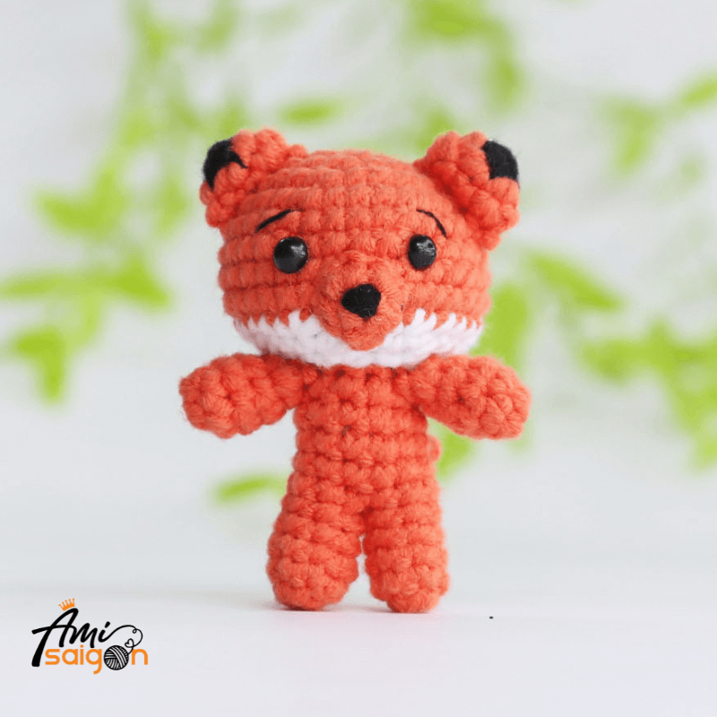 Bé cáo nhỏ xinh bằng len amigurumi - Chart móc miễn phí @amisaigonvn