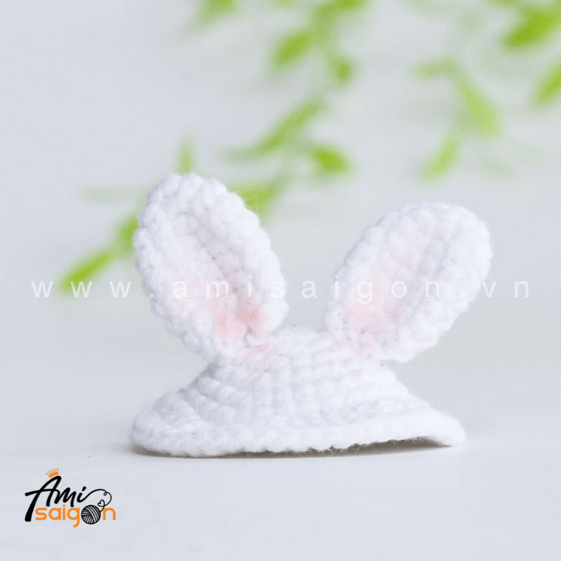 Móc khóa gà con đội nón hình thỏ bằng len amigurumi - Chart móc miễn phí @amisaigonvn