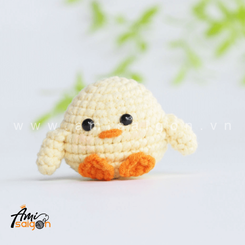 Móc khóa gà con đội nón hình thỏ bằng len amigurumi - Chart móc miễn phí @amisaigonvn