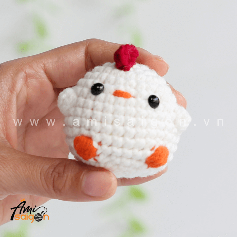 Amigurumi Tiny Chicken - Free Crochet pattern by AmiSaigon