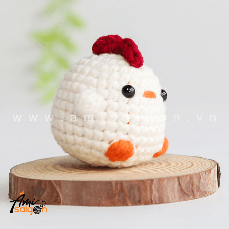 Amigurumi Tiny Chicken - Free Crochet pattern by AmiSaigon