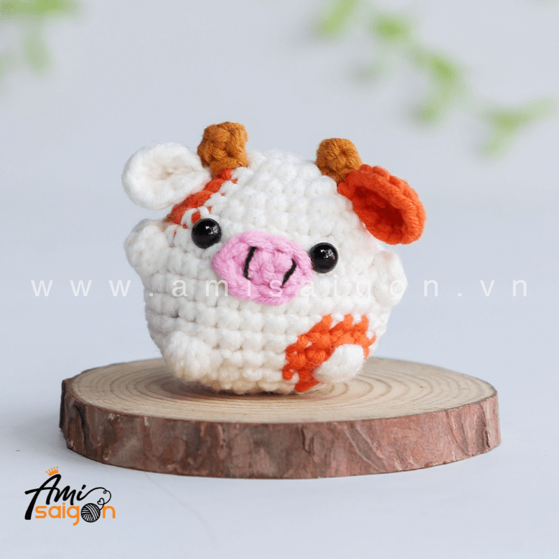 Amigurumi Cow- Free Crochet pattern by AmiSaigon