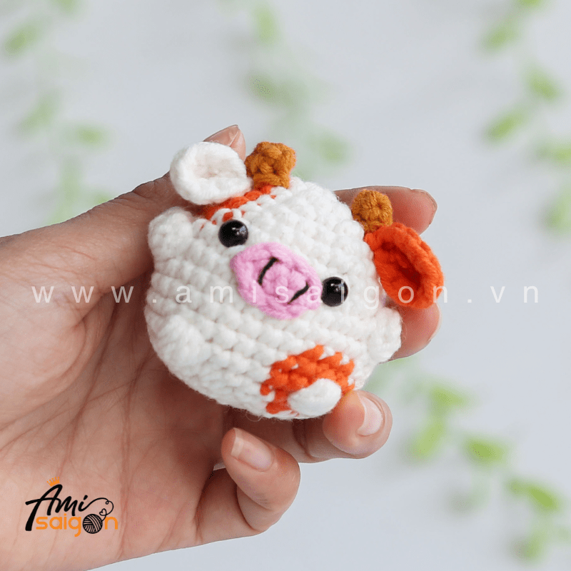 Amigurumi Cow- Free Crochet pattern by AmiSaigon