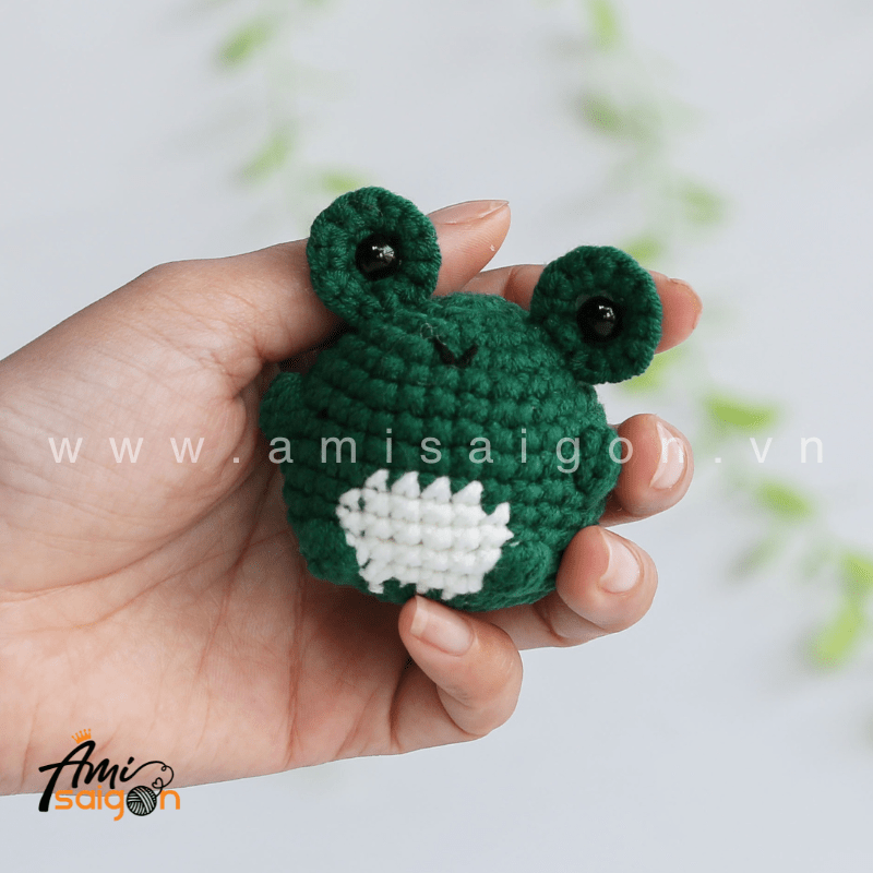 Amigurumi Little Frog - Free Crochet pattern by AmiSaigon
