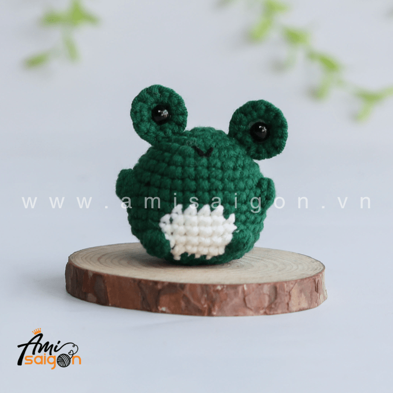 Amigurumi Little Frog - Free Crochet pattern by AmiSaigon