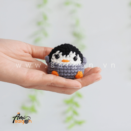 Tiny Penguin Amigurumi – Quick and No-sew Free Crochet Pattern