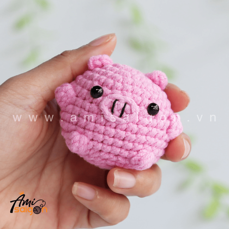 Amigurumi Little Pig No-Sew - Free Crochet pattern by AmiSaigon