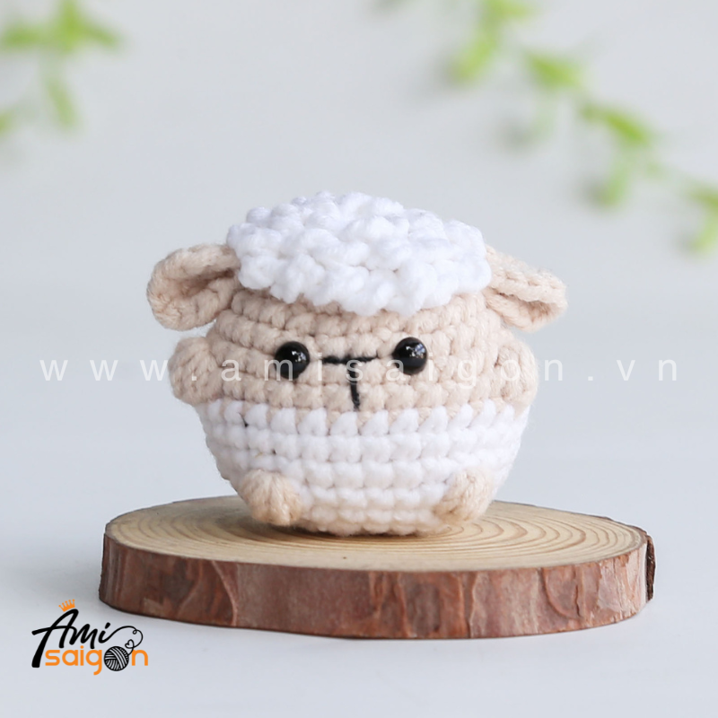 No-sew Amigurumi little Sheep - Free Crochet pattern by AmiSaigon