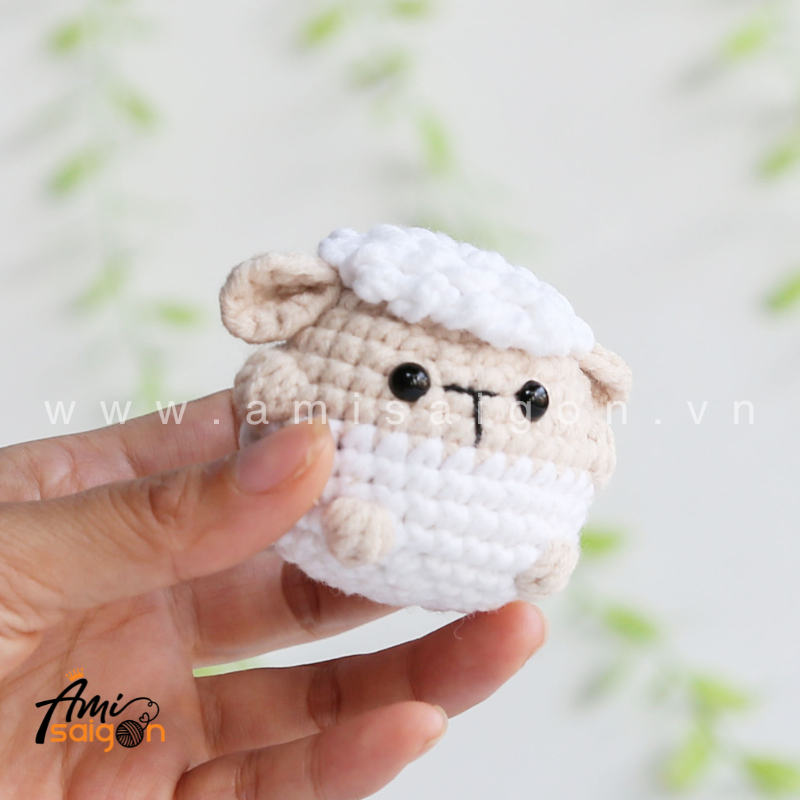No-sew Amigurumi little Sheep - Free Crochet pattern by AmiSaigon