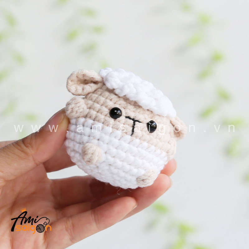 No-sew Amigurumi little Sheep - Free Crochet pattern by AmiSaigon