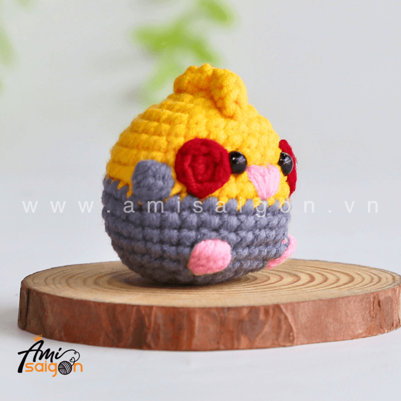 No-sew Tiny Bird Amigurumi - Free Crochet pattern by AmiSaigon