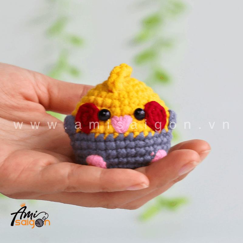 No-sew Tiny Bird Amigurumi - Free Crochet pattern by AmiSaigon