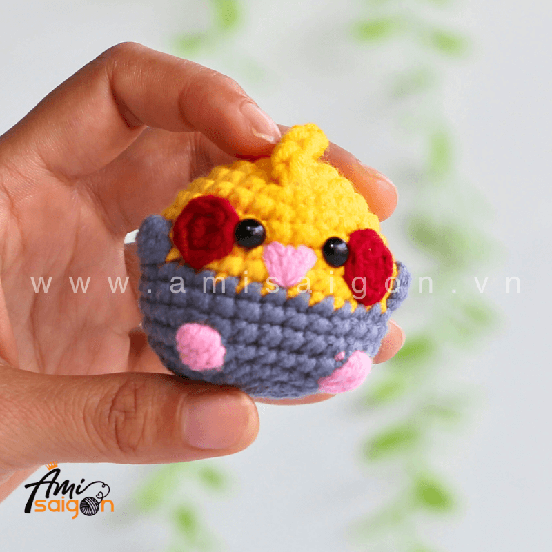 No-sew Tiny Bird Amigurumi - Free Crochet pattern by AmiSaigon