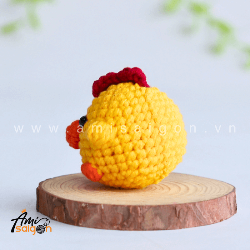 No-sew Tiny Chicken Amigurumi - Free Crochet pattern by AmiSaigon