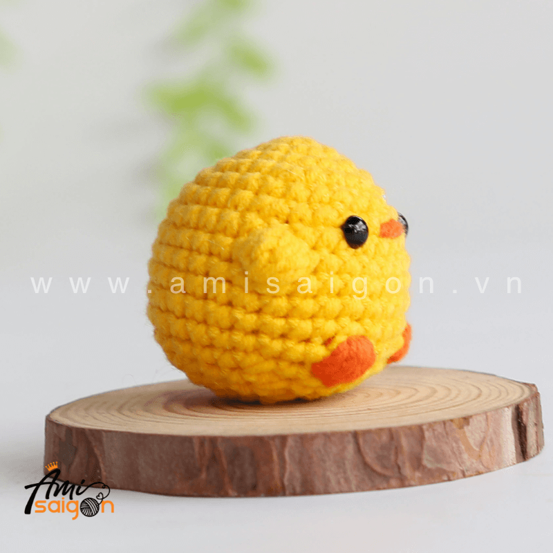 No-sew Tiny Chicken Amigurumi - Free Crochet pattern by AmiSaigon