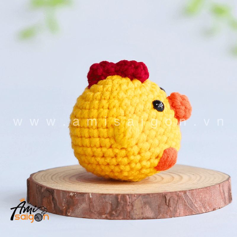 No-sew Tiny Chicken Amigurumi - Free Crochet pattern by AmiSaigon