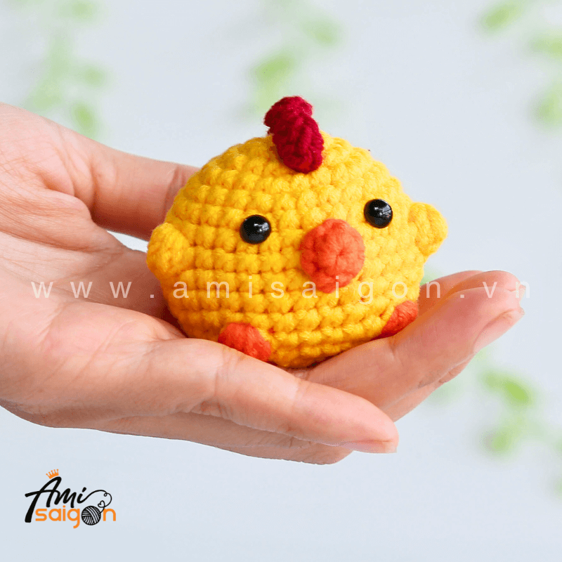 No-sew Tiny Chicken Amigurumi - Free Crochet pattern by AmiSaigon