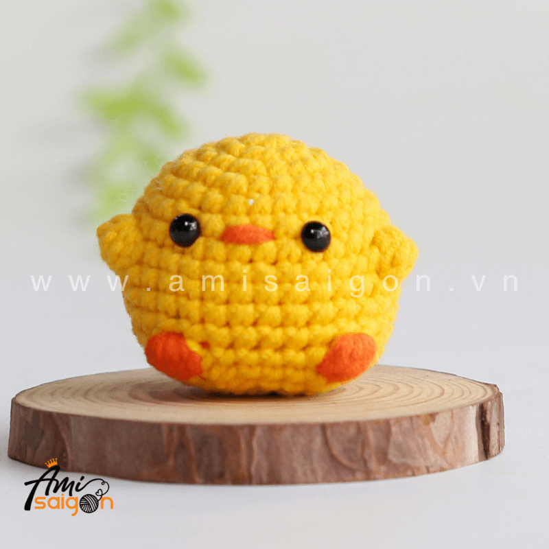 No-sew Tiny Chicken Amigurumi - Free Crochet pattern by AmiSaigon