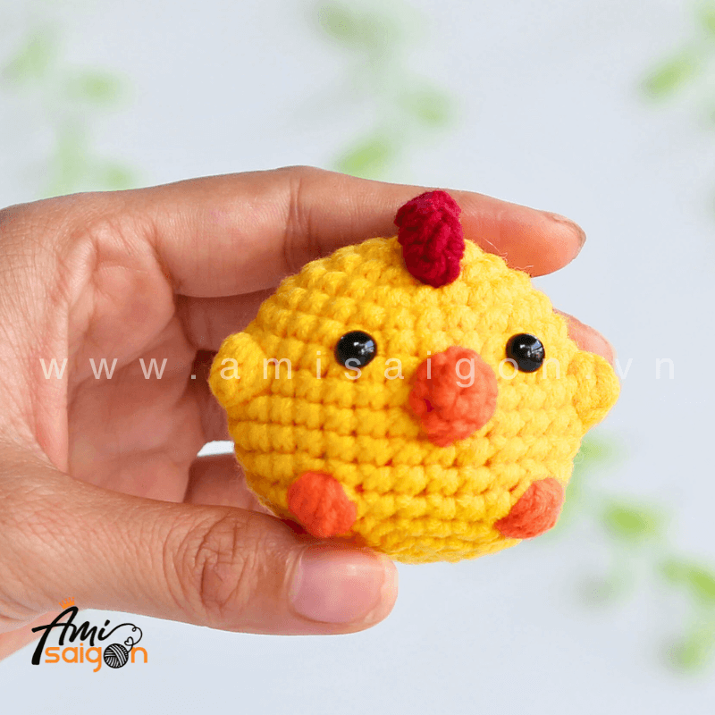 No-sew Tiny Chicken Amigurumi - Free Crochet pattern by AmiSaigon