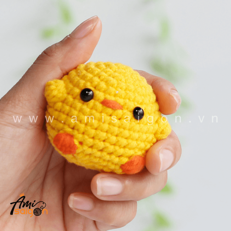 No-sew Tiny Chicken Amigurumi - Free Crochet pattern by AmiSaigon