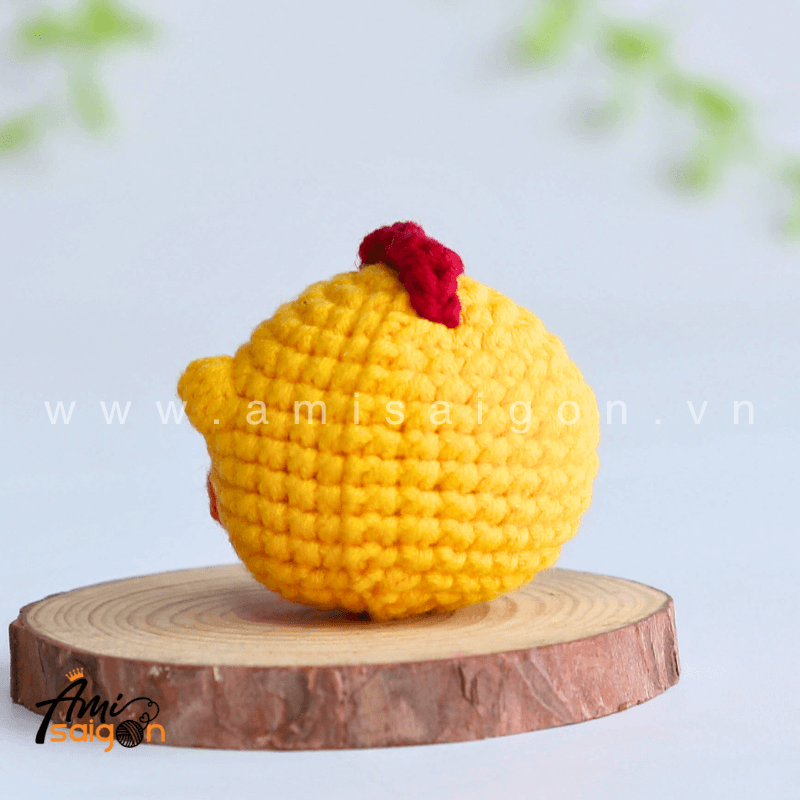No-sew Tiny Chicken Amigurumi - Free Crochet pattern by AmiSaigon