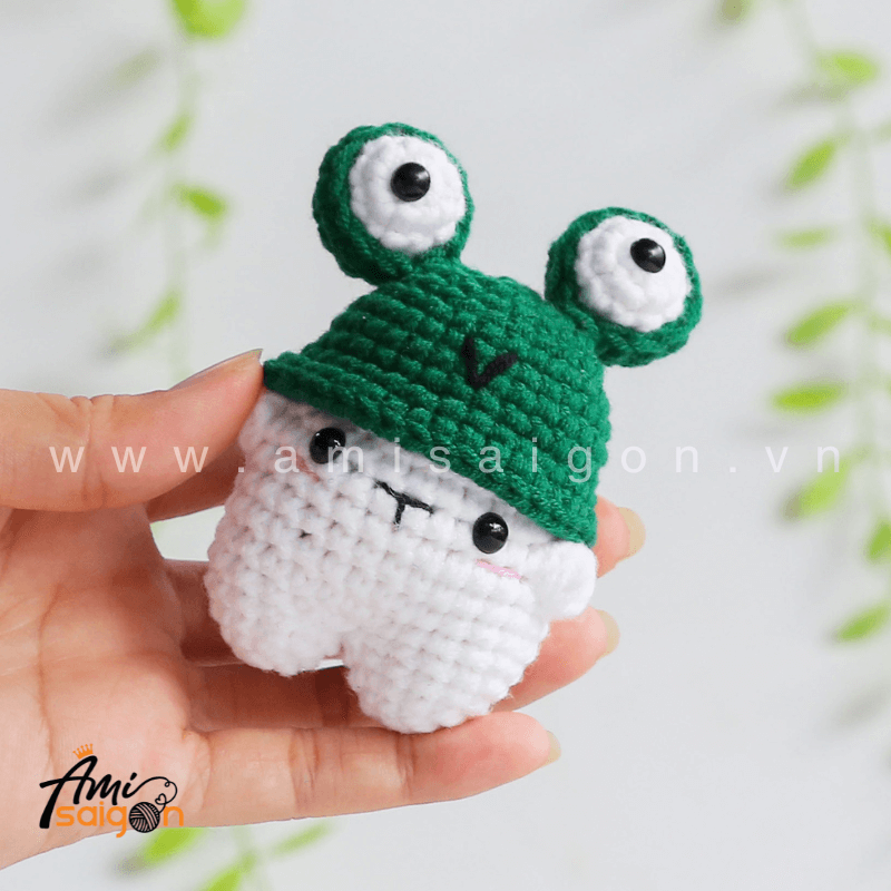 No-Sew Amigurumi Bear with Frog hat - Free Crochet pattern by AmiSaigon