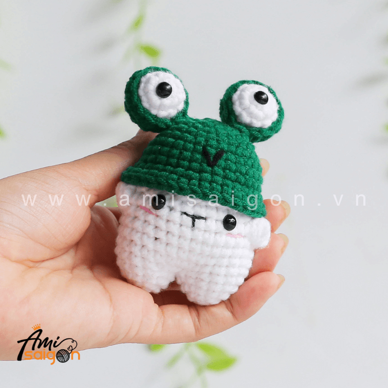 No-Sew Amigurumi Bear with Frog hat - Free Crochet pattern by AmiSaigon
