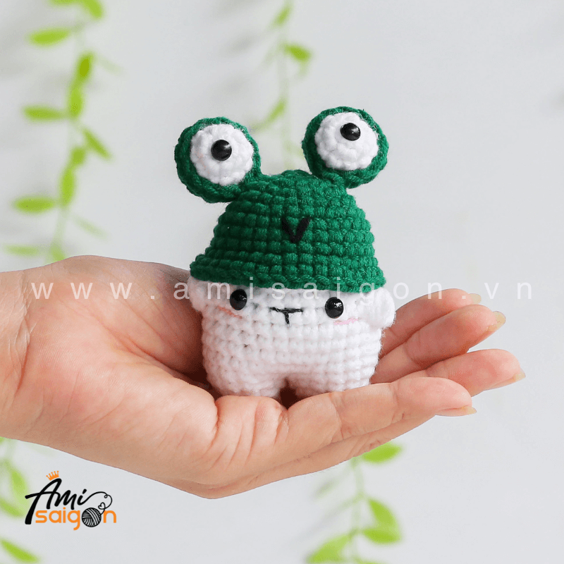 No-Sew Amigurumi Bear with Frog hat - Free Crochet pattern by AmiSaigon