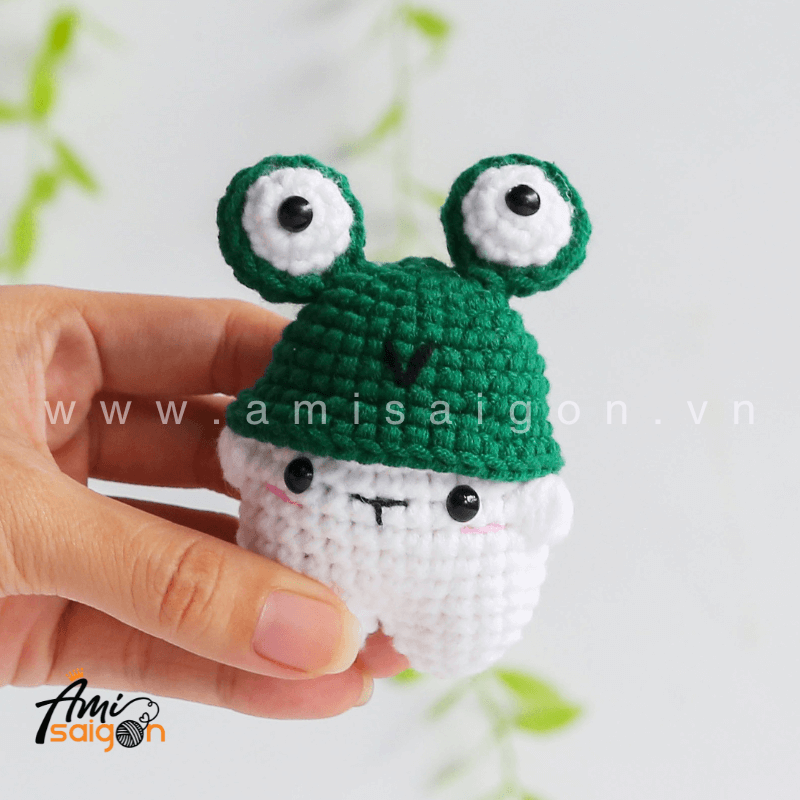 No-Sew Amigurumi Bear with Frog hat - Free Crochet pattern by AmiSaigon