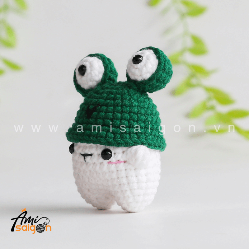 No-Sew Amigurumi Bear with Frog hat - Free Crochet pattern by AmiSaigon