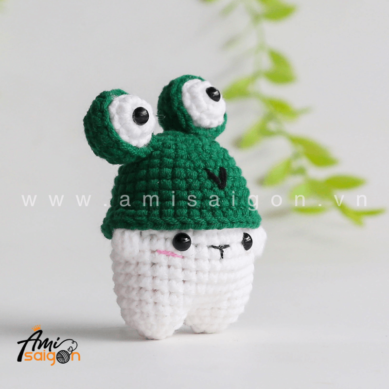 No-Sew Amigurumi Bear with Frog hat - Free Crochet pattern by AmiSaigon