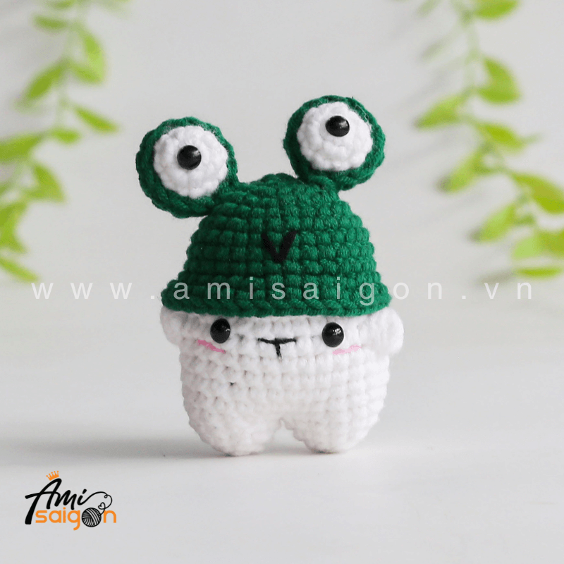 No-Sew Amigurumi Bear with Frog hat - Free Crochet pattern by AmiSaigon