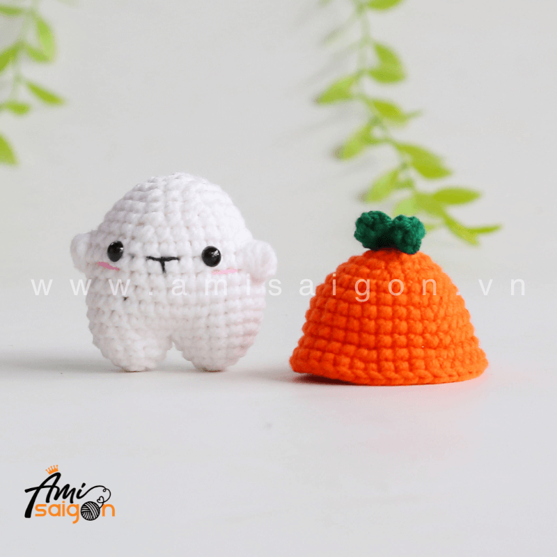 No-Sew Amigurumi Bear with Orange hat - Free Crochet pattern by AmiSaigon