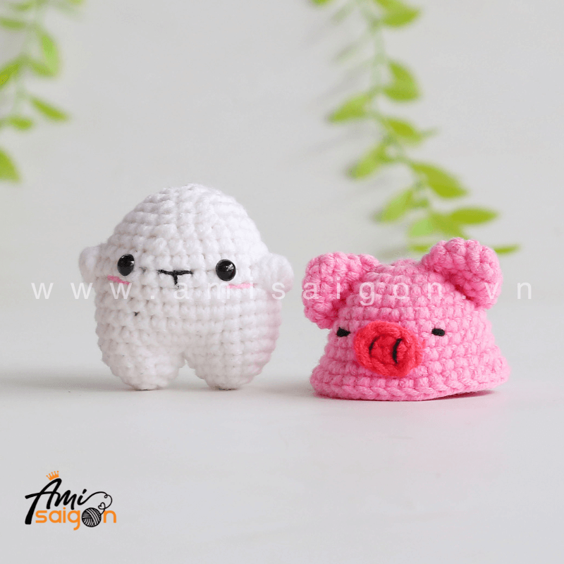 No-Sew Amigurumi Bear with Pig hat - Free Crochet pattern by AmiSaigon