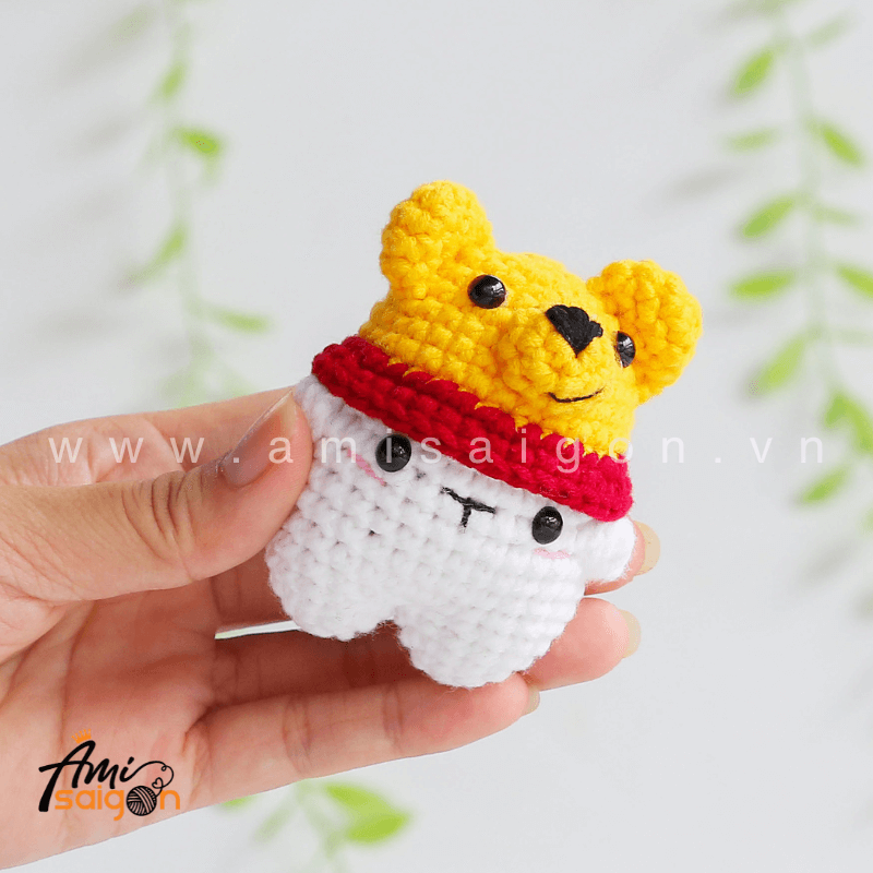 No-Sew Amigurumi Bear with Pooh hat - Free Crochet pattern by AmiSaigon