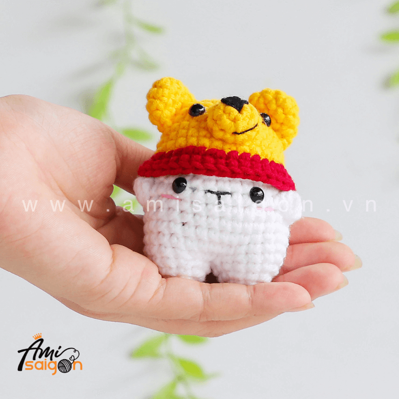 No-Sew Amigurumi Bear with Pooh hat - Free Crochet pattern by AmiSaigon