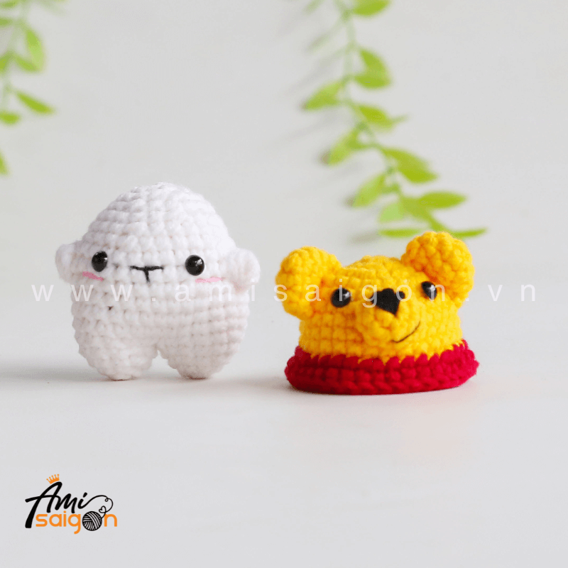 No-Sew Amigurumi Bear with Pooh hat - Free Crochet pattern by AmiSaigon