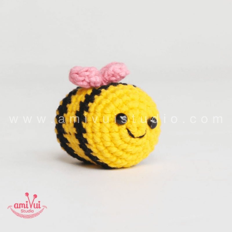 Crochet Tiny Bee keychain - Free Amigurumi Pattern by AmivuiStudio