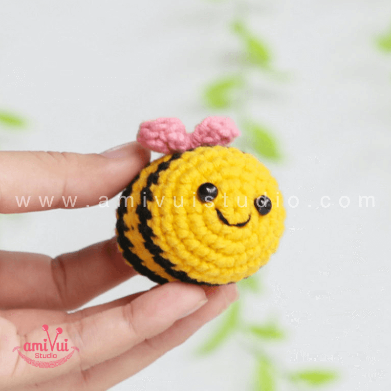 Crochet Tiny Bee keychain - Free Amigurumi Pattern by AmivuiStudio