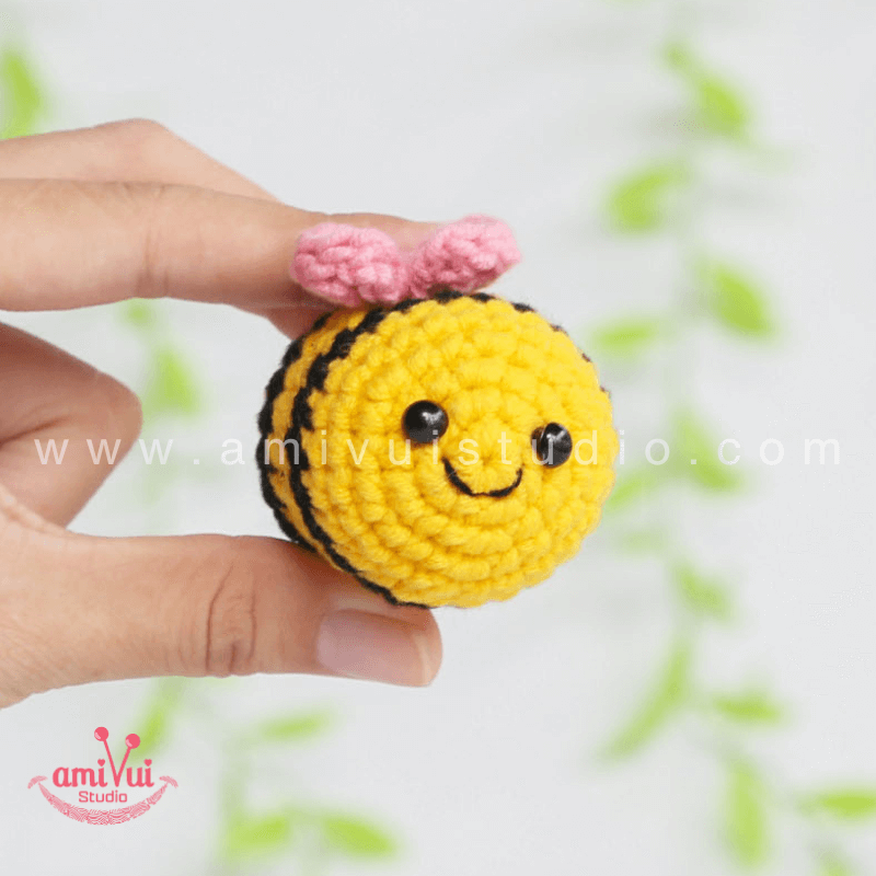 Crochet Tiny Bee keychain - Free Amigurumi Pattern by AmivuiStudio