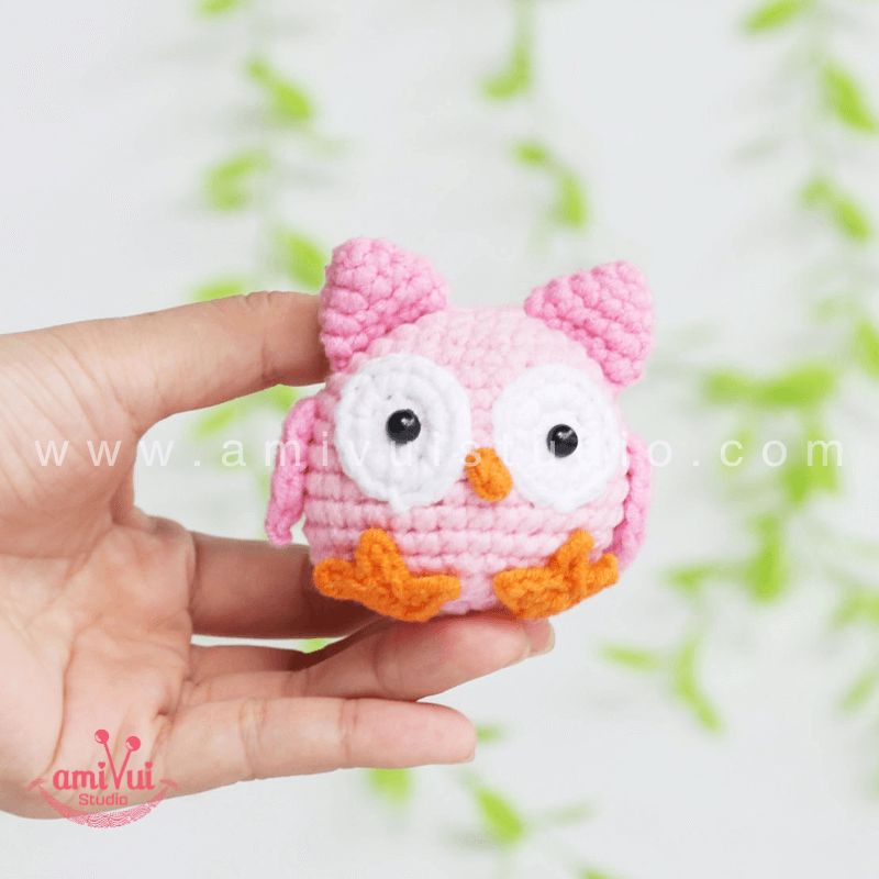 Crochet Tiny Owl keychain - Free Amigurumi Pattern by AmivuiStudio