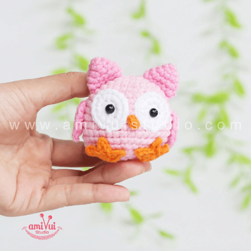 Tiny amigurumi owl keychain free crochet pattern