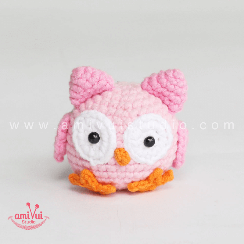 Crochet Tiny Owl keychain - Free Amigurumi Pattern by AmivuiStudio