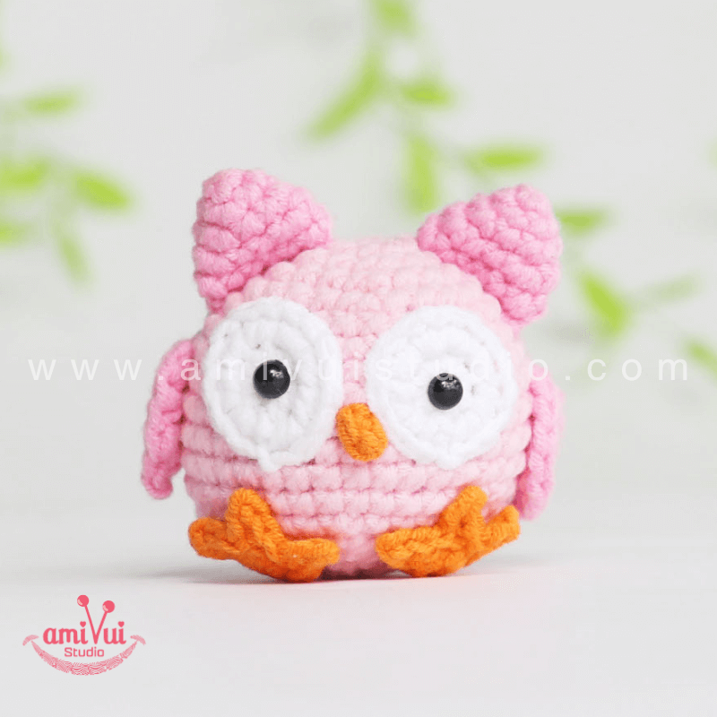 Crochet Tiny Owl keychain - Free Amigurumi Pattern by AmivuiStudio