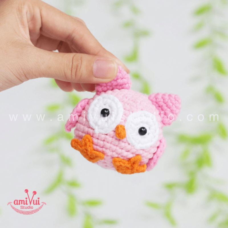 Crochet Tiny Owl keychain - Free Amigurumi Pattern by AmivuiStudio